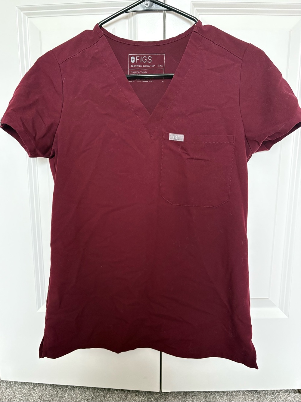 FIGS women’s Catarina Scrub Top - Burgundy